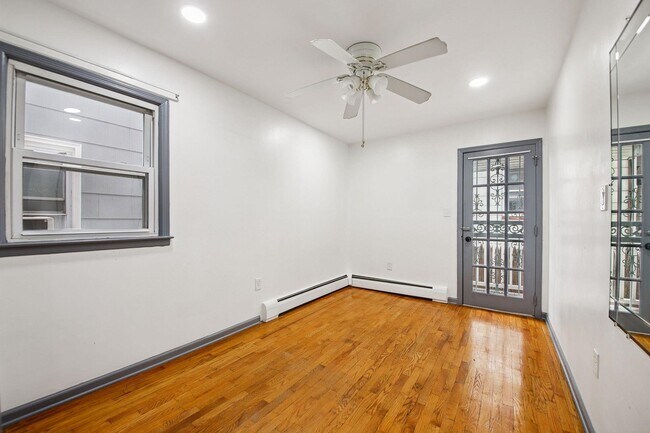 Building Photo - 13 Carlton Ave