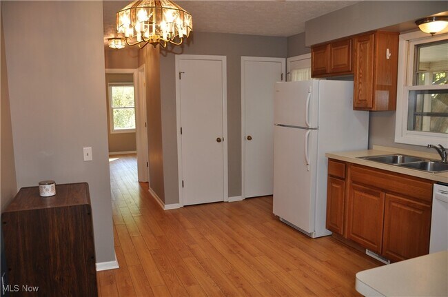 Building Photo - 3366 Broad Vista St NW