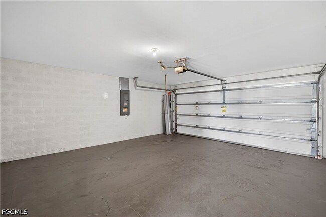 Building Photo - 921 Jacaranda Pkwy E