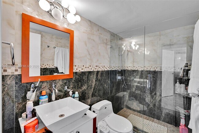 Building Photo - 2030 S Ocean Dr