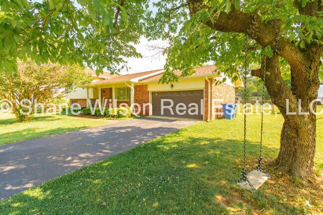 Primary Photo - "Charming 4-Bedroom Home in Chattanooga wi...