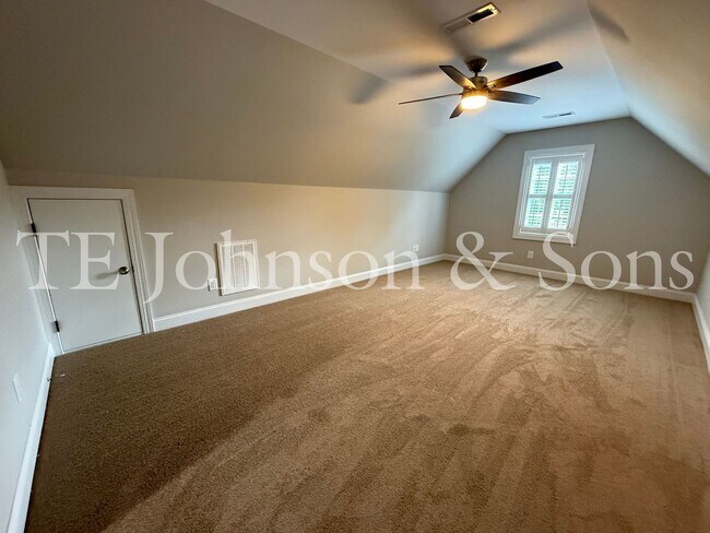 Building Photo - Beautifully Appointed Home in Clemmons