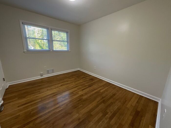 Building Photo - 728 Gary Rd NW