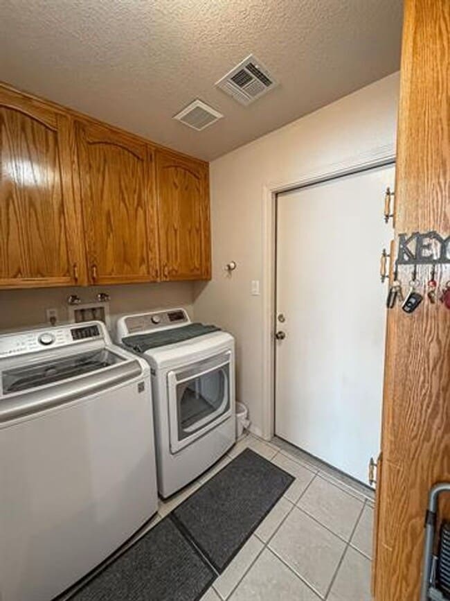 Building Photo - 2409 Saguaro Loop