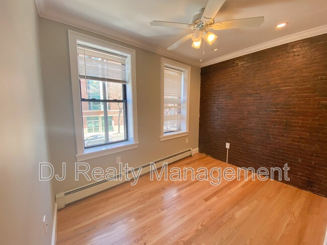 Building Photo - 466 Commercial St