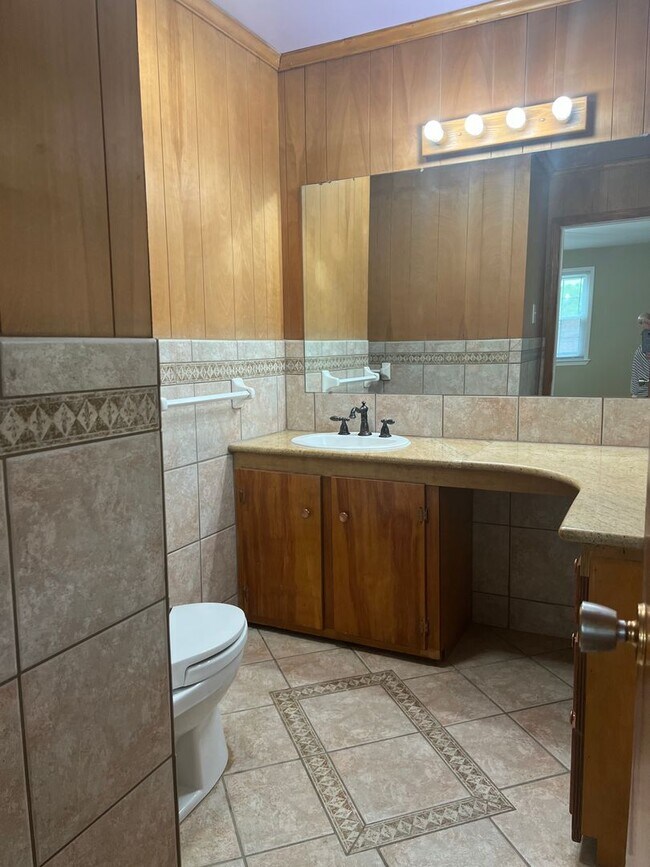 Building Photo - 733 Pine St