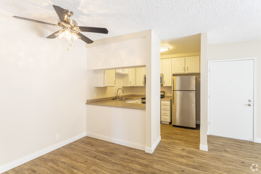 2 BR, 2 BA - 900 SF - Madera Ridge