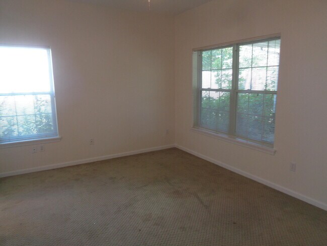 Building Photo - 3604 Woods Edge Rd