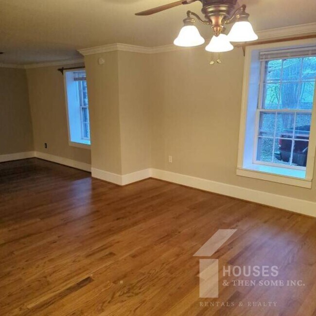 Building Photo - 443 Chastain Rd