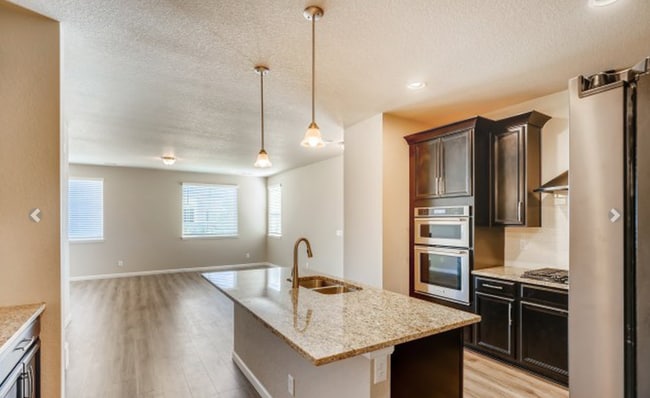 Building Photo - LOVELY 4-BEDROOM TOWNHOUSE IN WALKABLE SW LONGMONT NEIGHBORHOOD