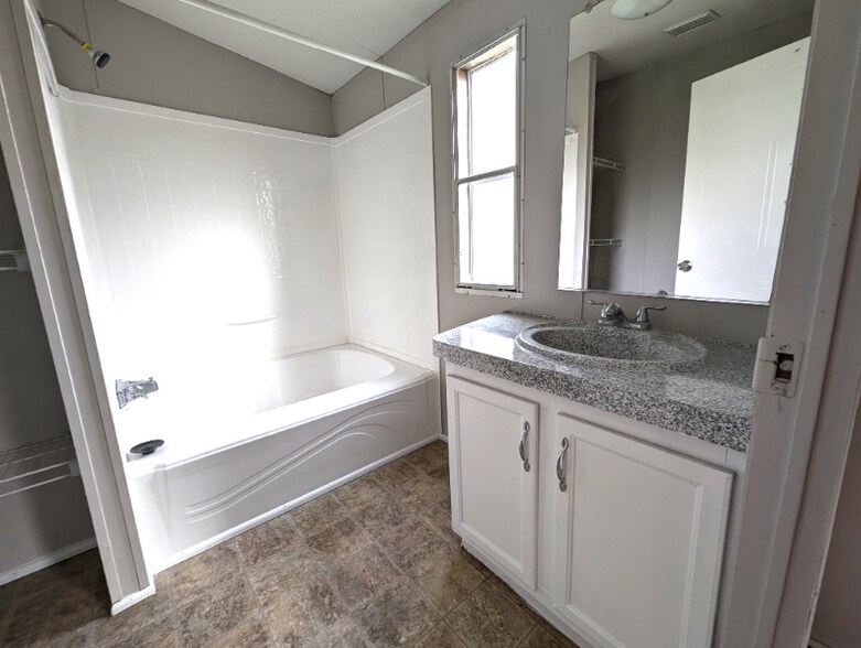 Building Photo - 13314 Pecan Tree Dr