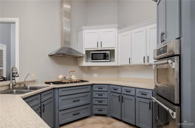Building Photo - 2513 Kings Dr