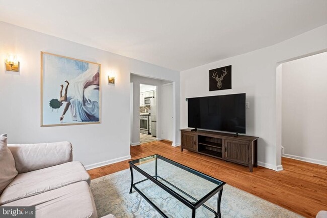 Building Photo - 139 Hawaii Ave NE