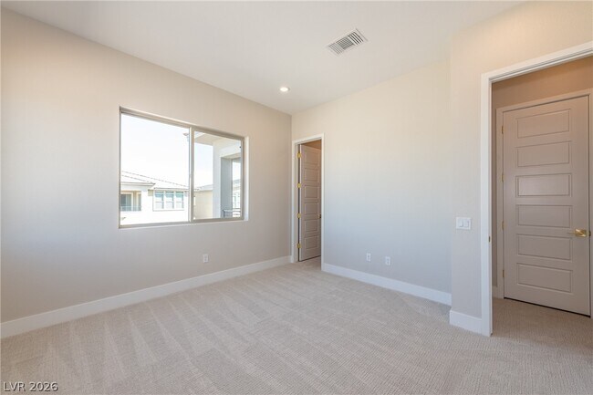 Building Photo - 5086 Cyn Xing St