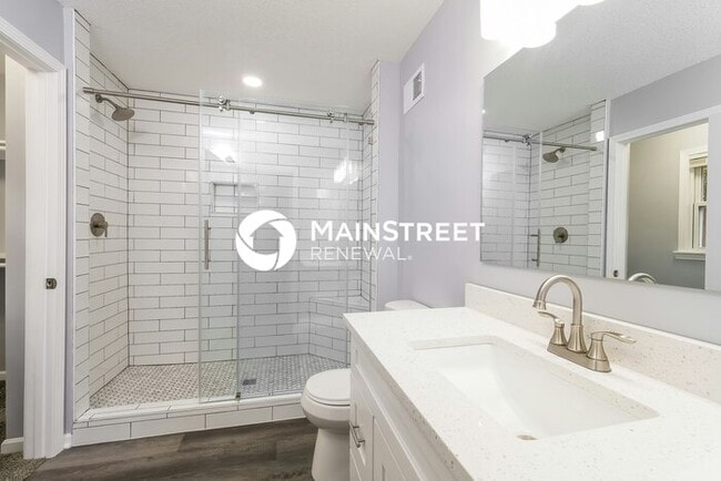 Building Photo - 4 Bedroom Pet-Friendly Home in Overland Park, KS with Main Street Renewal