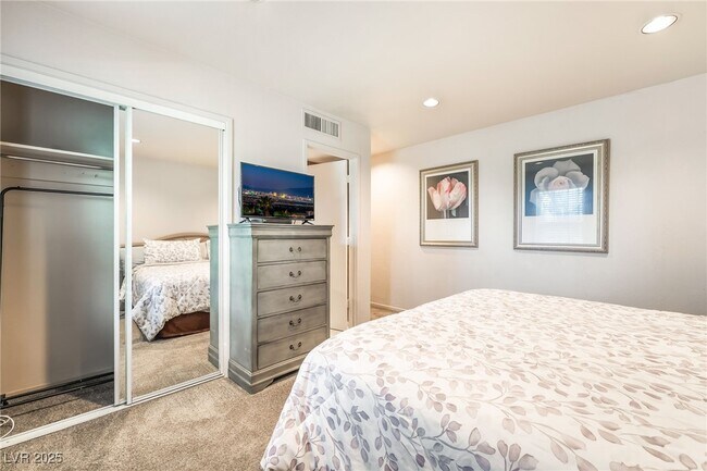 Building Photo - 1038 Tam O Shanter