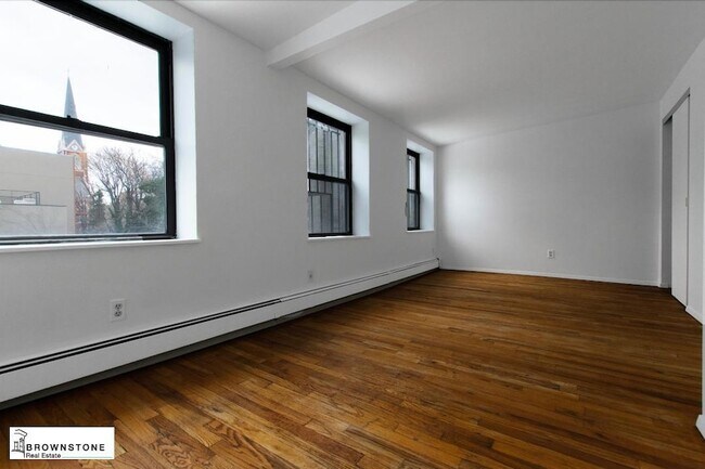 Building Photo - 271 Columbia St