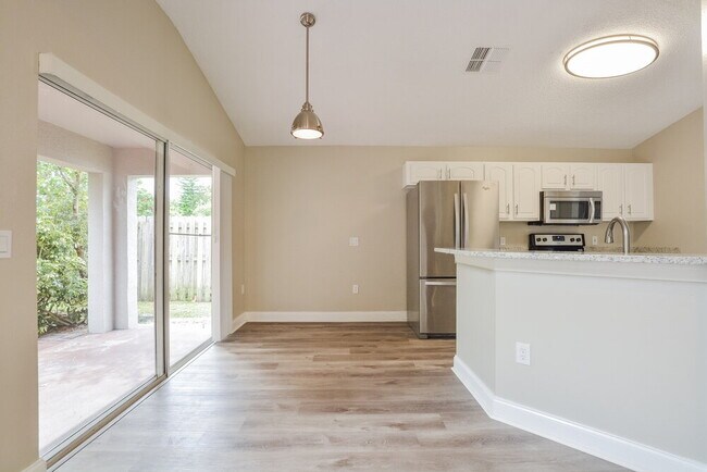 Building Photo - 8344 Lake Amhurst Trail