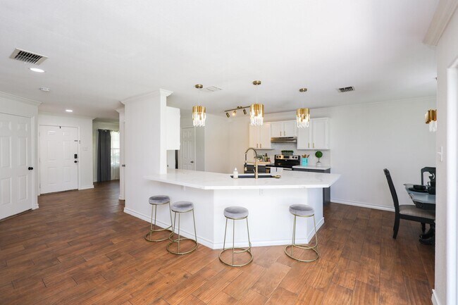 Building Photo - 12102 Ent Loop