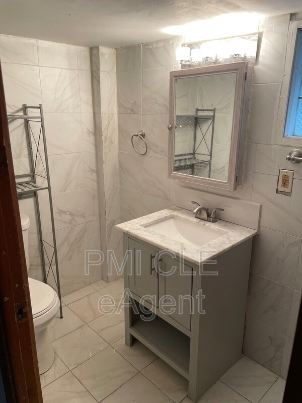 Building Photo - 2037 Bunts Rd