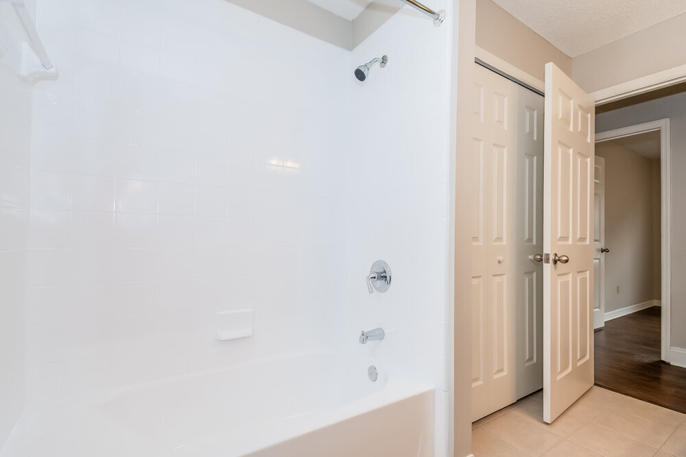 Building Photo - 8244 International Village Dr