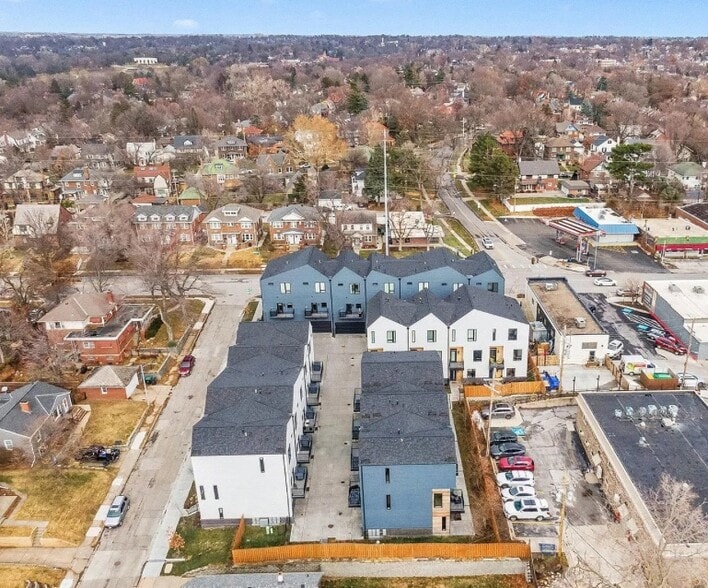 Building Photo - 5302 Elmwood Plz