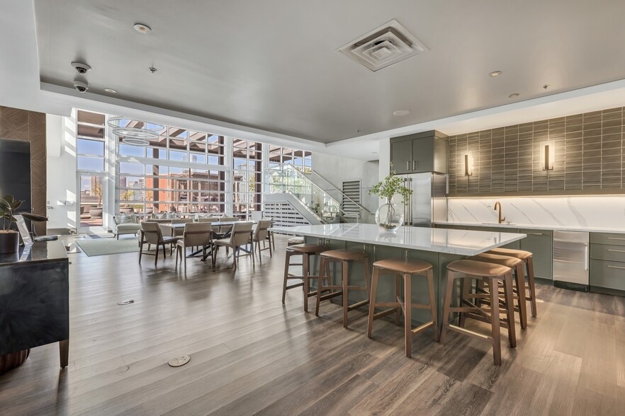 Building Photo - 600 12th Ave S