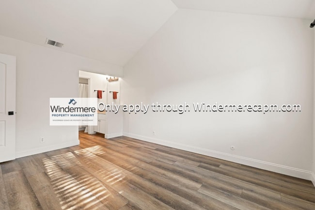 Building Photo - Beautiful Townhome in Orangvale