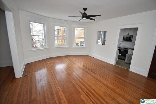 Building Photo - 310 March St