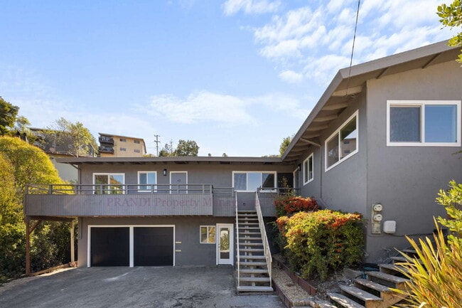 Building Photo - Sun Valley Triplex, Fully Renovated with Attention to detail