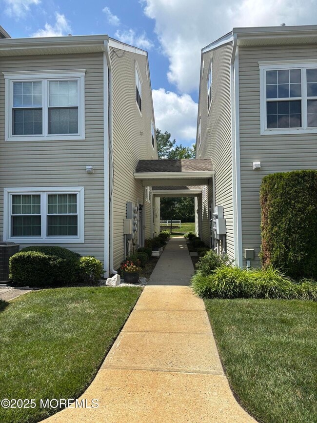 Building Photo - 8 Fiddlers Elbow Ct
