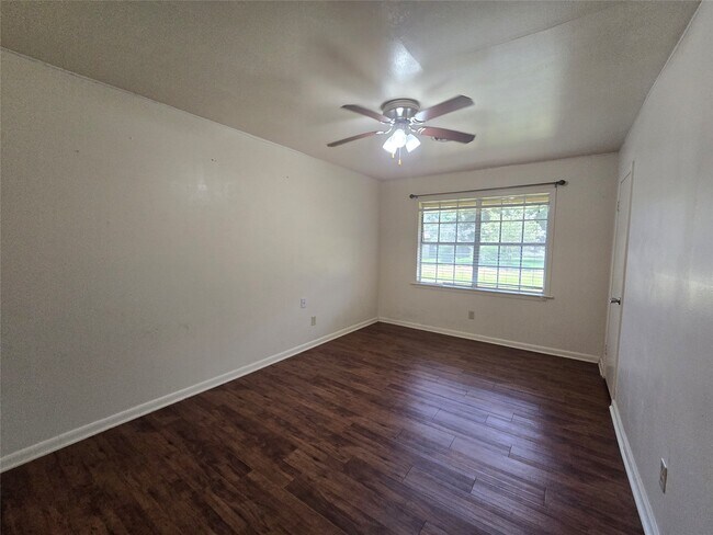 Building Photo - 435 Rollingwood St