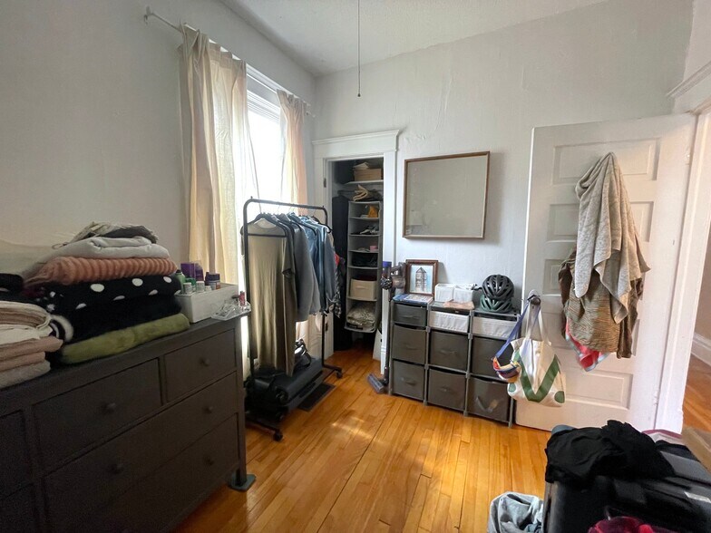 Building Photo - 601 NE Main St