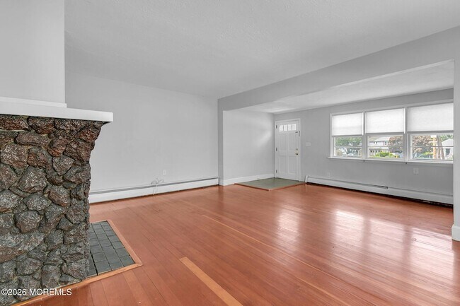 Building Photo - 40 McLaren St