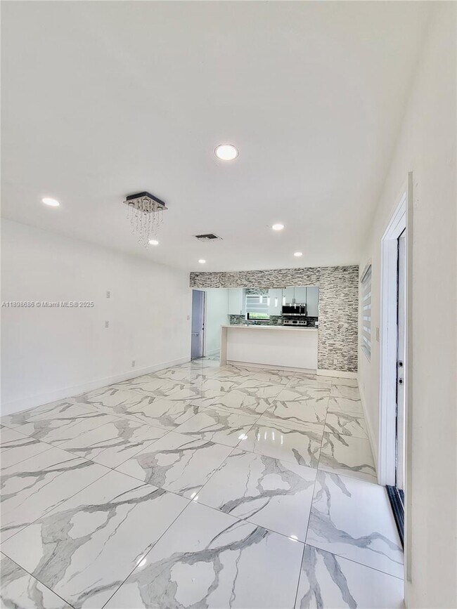 Building Photo - 8210 SW 29th St