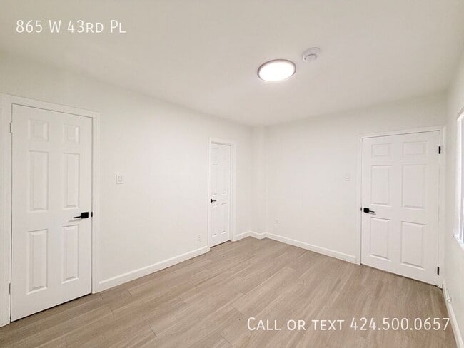 Building Photo - 865 W 43rd Pl
