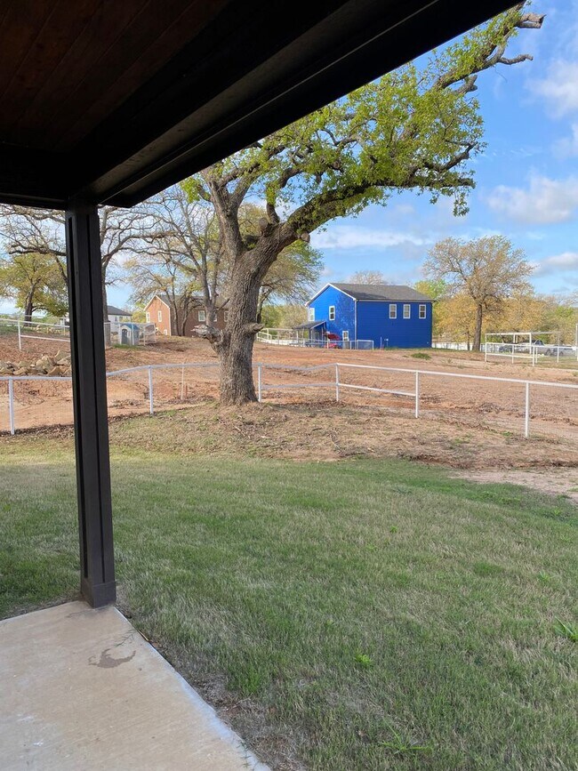 Building Photo - 3/2 with Office Barndo on Large Lot