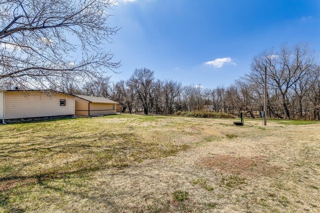 Building Photo - Beautiful Home in Kingman Available For Rent or Rent to Own located on Nearly 1 Acre!