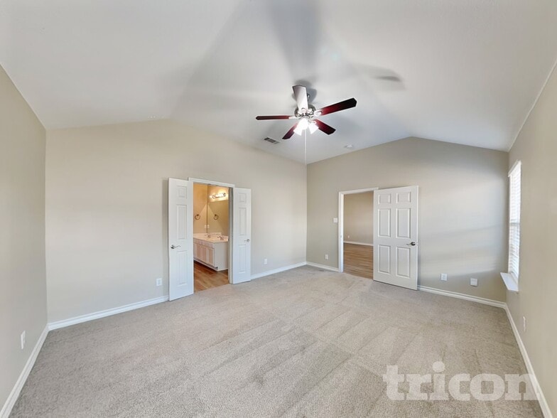 Building Photo - 2108 Cancun Dr