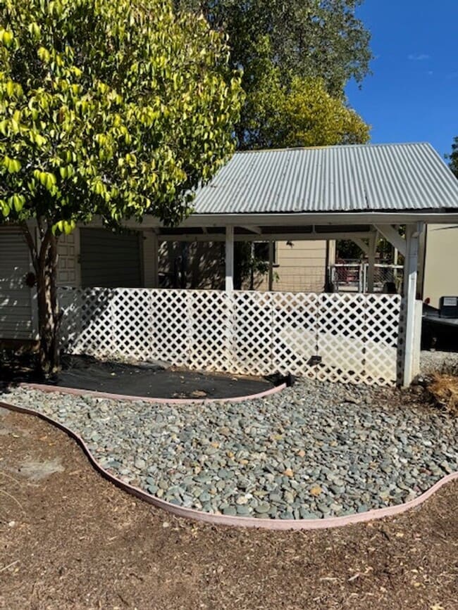 Building Photo - SHAS2352