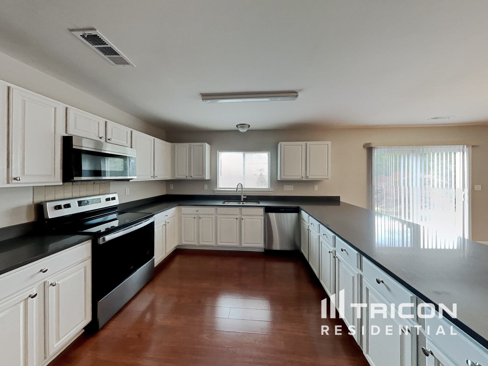 Building Photo - 11019 Kinnairds St