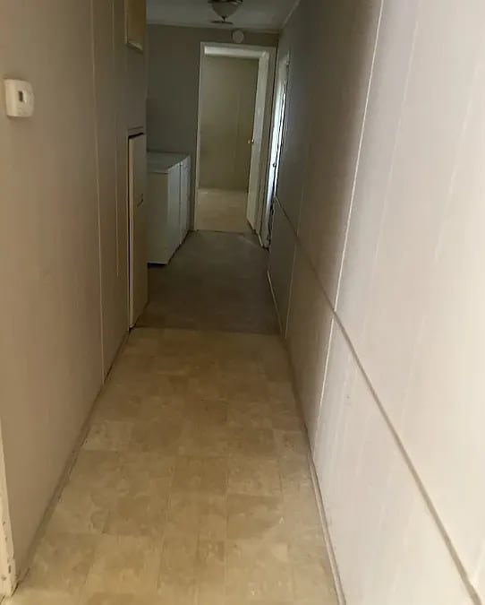 Building Photo - 2 bedroom 1 bathroom