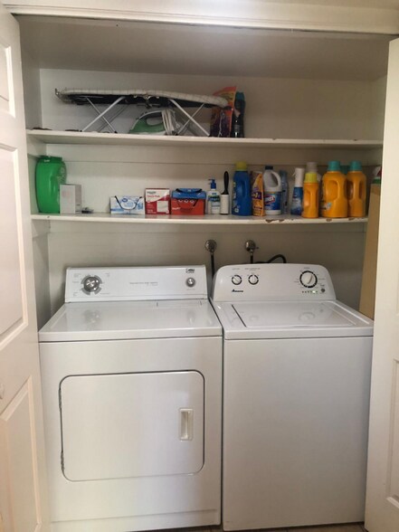 Building Photo - 744 E 750 N St