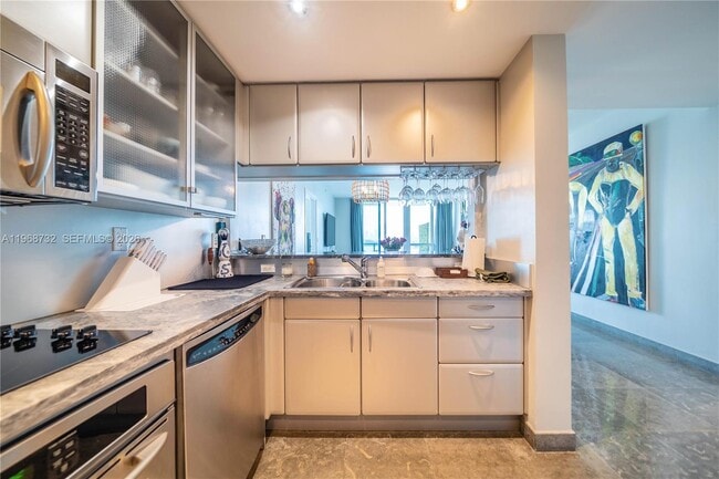 Building Photo - 540 West Ave