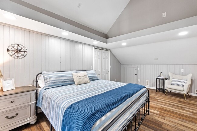 Building Photo - Fully Furnished 3 Bedroom Lakefront Home o...