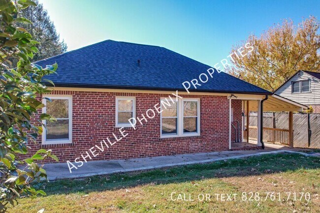 Building Photo - 8 Enka Oak St