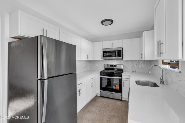 Building Photo - 879 Egret Dr