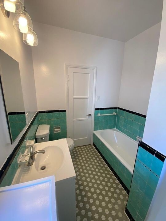 Building Photo - 559 Normandie Ave