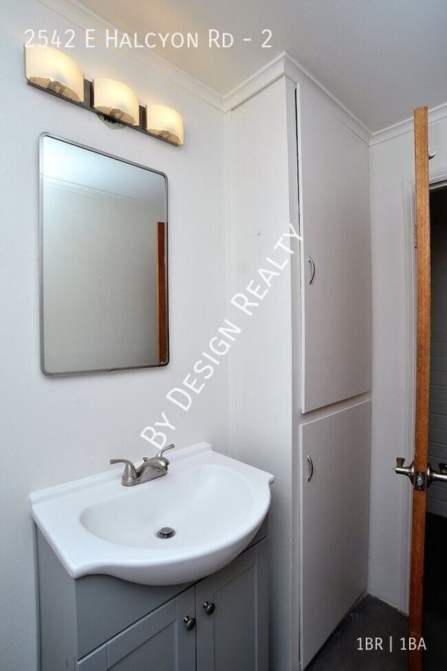 Building Photo - Hedrick Acreage 1 Bed 1 Bath Guest House - Recent Remodel