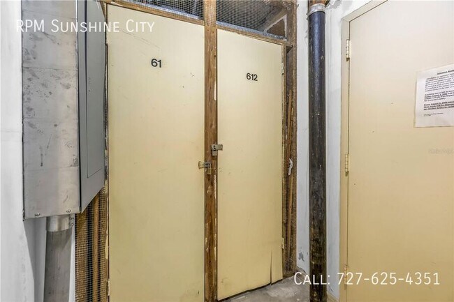Building Photo - 4900 Brittany Dr S